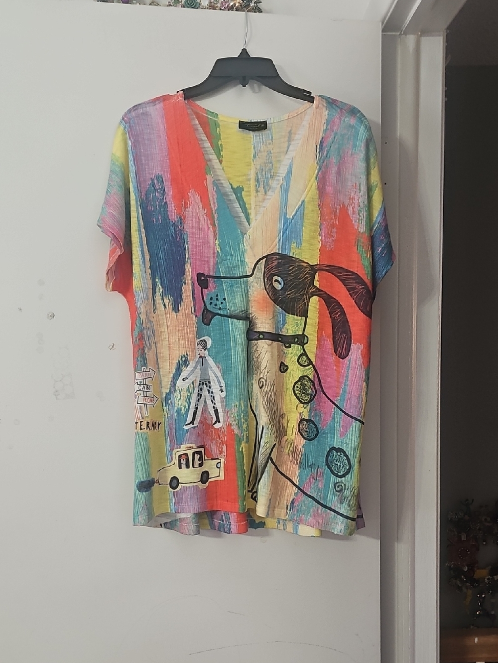 Inoah Multicolor V-Neck Short Sleeve Tee with Playful Dog Print